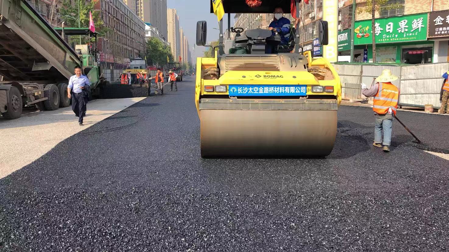 長(zhǎng)沙太空金路橋材料有限公司,雙鋼輪壓路機(jī),福格勒瀝青攤鋪機(jī),AC系列,AF系列,SBS系列 長(zhǎng)沙太空金路橋材料有限公司,雙鋼輪壓路機(jī),福格勒瀝青攤鋪機(jī),AC系列,AF系列,SBS系列